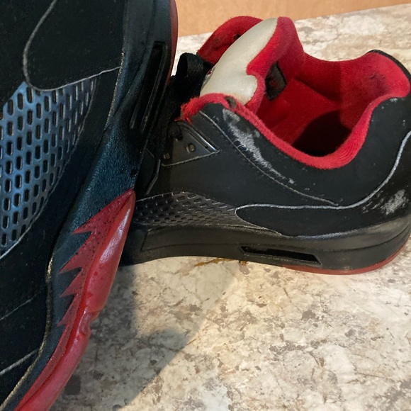 RED AND BLACK NIKES SUEDE - Picture 3 of 8